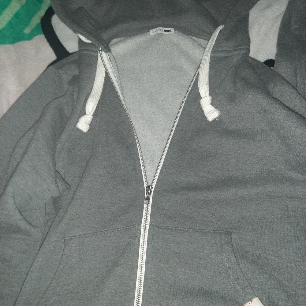 Classic Gray Zip Hoodie with Drawstring - Picture 3 of 12